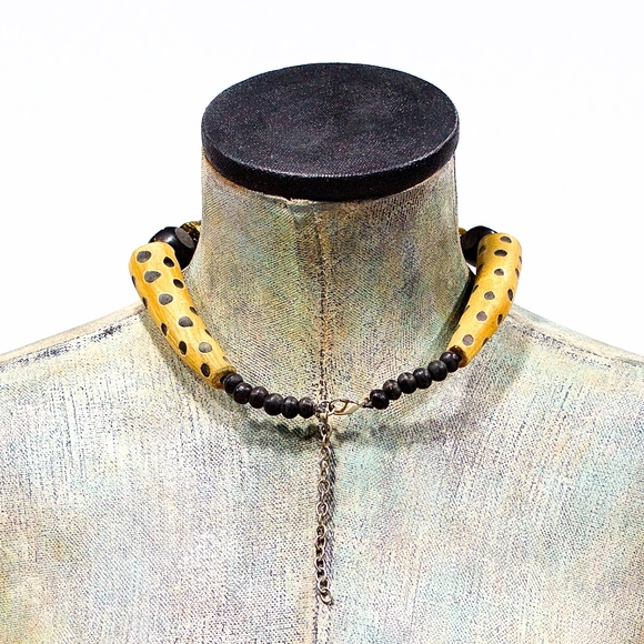 VTG 80's Chunky Horn Medalion Necklace - Picture 2 of 2